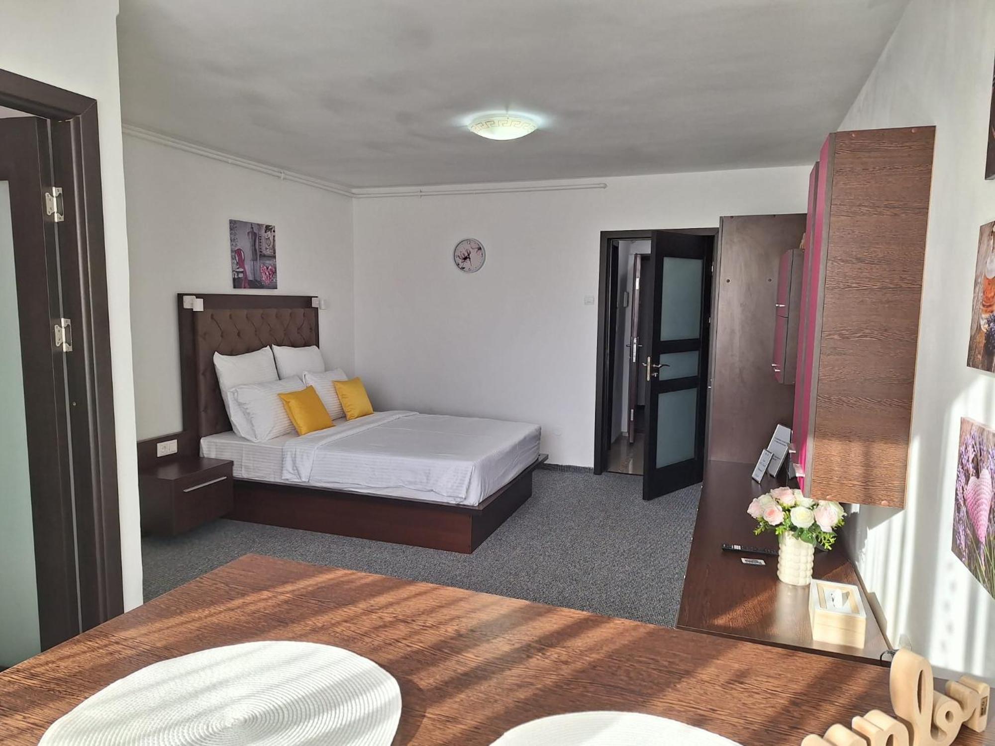 Onyx - Radiance Aparthotel Brasov Exterior photo